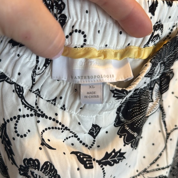 Anthropology wide leg size XL 25 inch inseam beachy pants W/faux back pockets - Picture 2 of 10